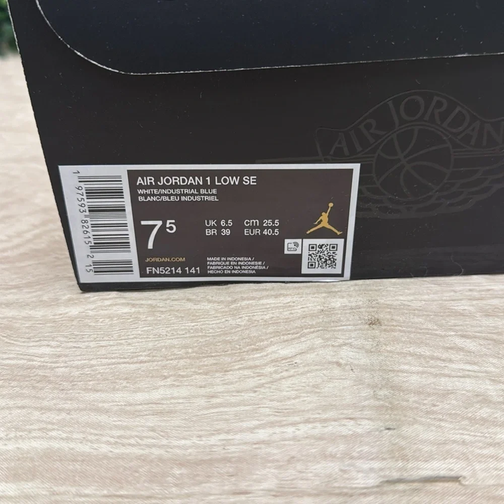 Air Jordan 1 Low SE - M7.5